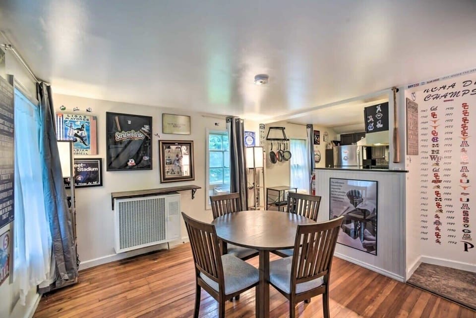 Dining & Entrance