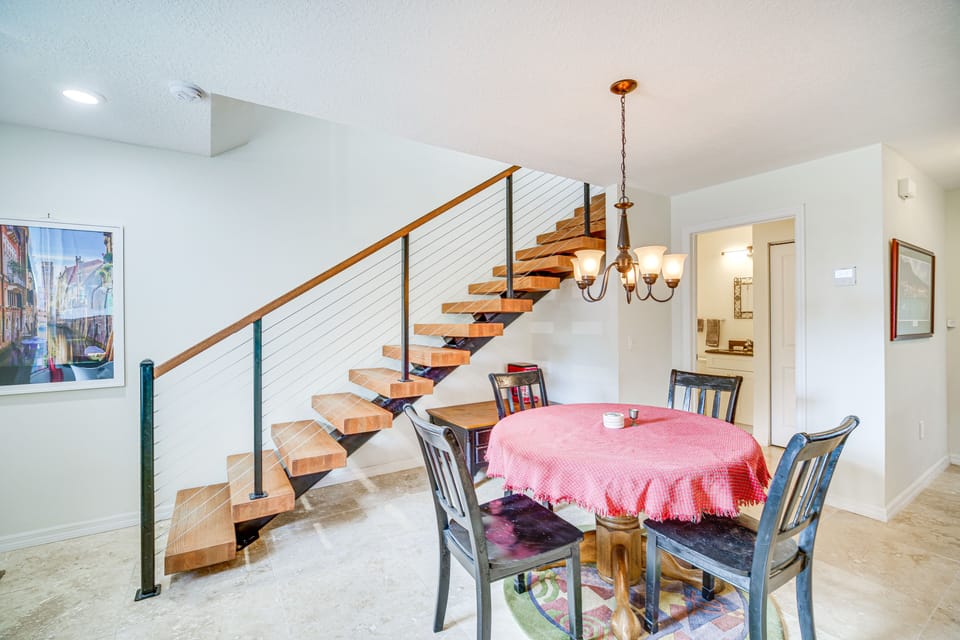 Dining Area | Dishware & Flatware Provided