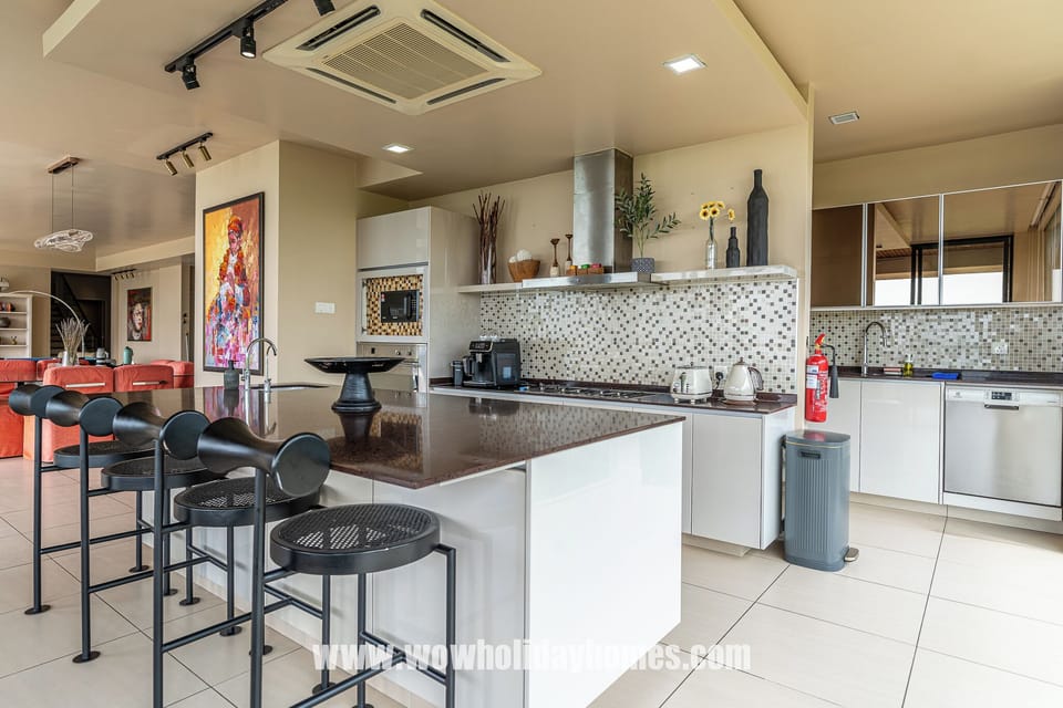 Fully equipped kitchen with dishwasher, automated coffee machine and much more