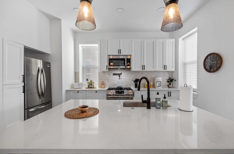 Feeling like a master chef in this spacious kitchen with a large, pristine white countertop! ✨ #KitchenGoals #DreamKitchen #CookingInStyle