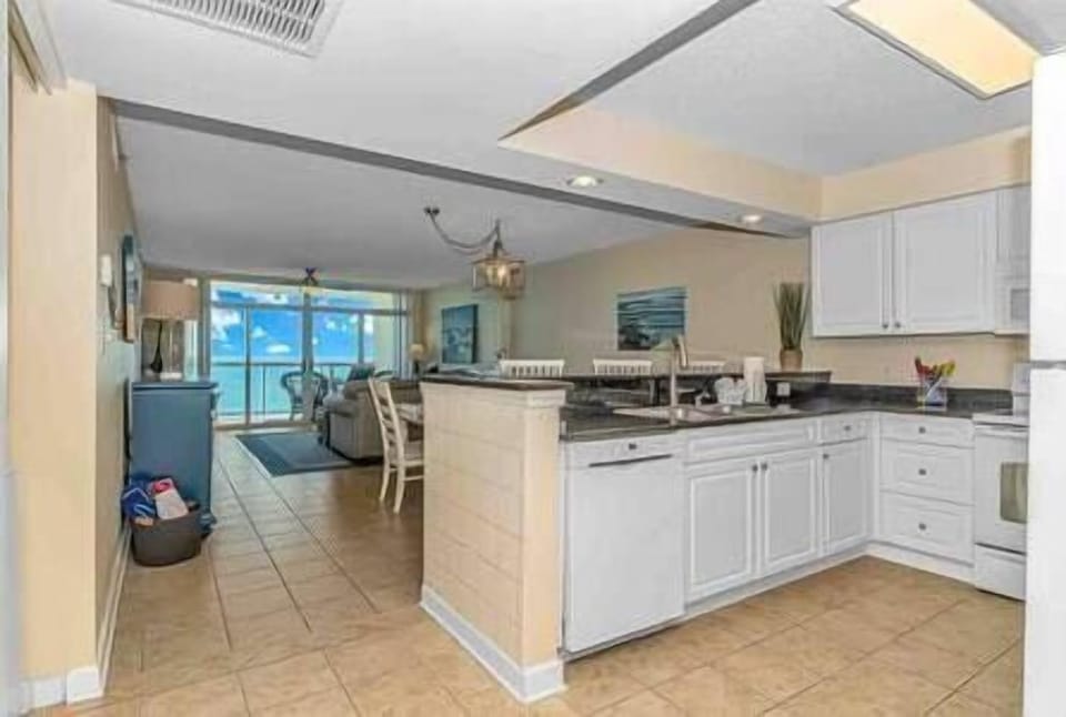 Spacious open floorplan w/ views of the ocean!