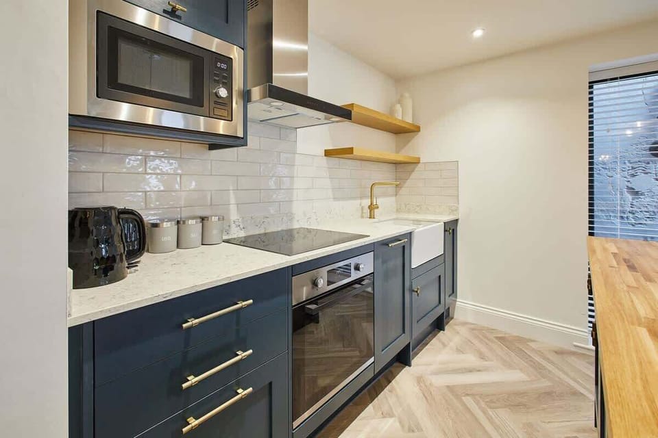 Driftwood Apartment, Whitby - Host & Stay