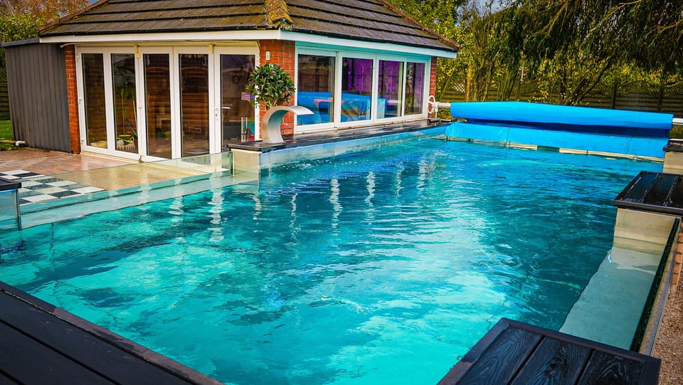 Pool (Outdoor)