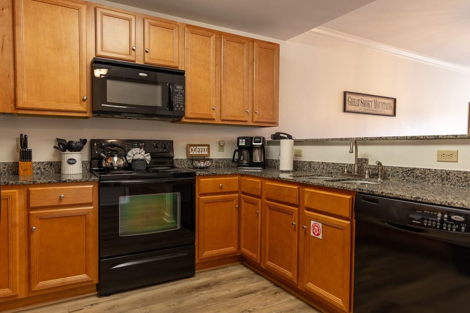 Cozy Vista Condo's fully equipped kitchen