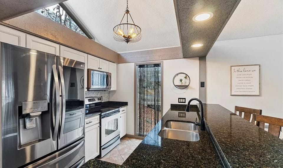 Well-equipped kitchen with new applicances