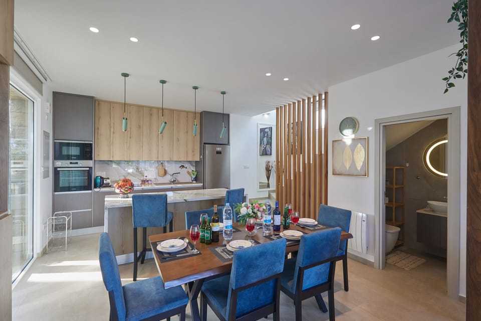 Kitchen and dining area