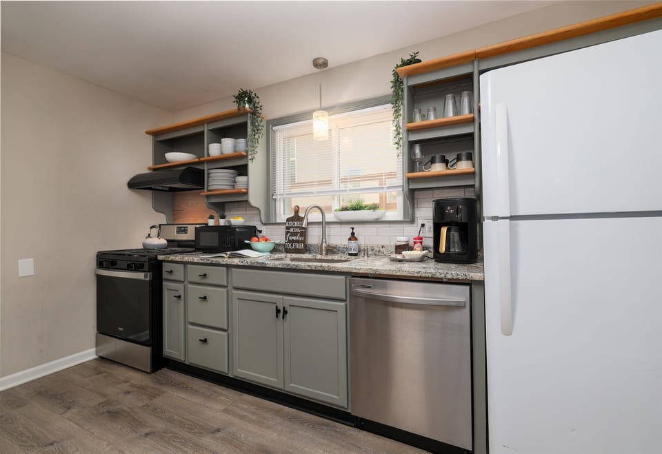 Full Kitchen with dishwasher, gas stove, granite countertops