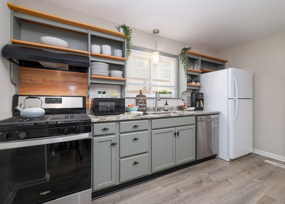 Full Kitchen with dishwasher, gas stove, granite countertops