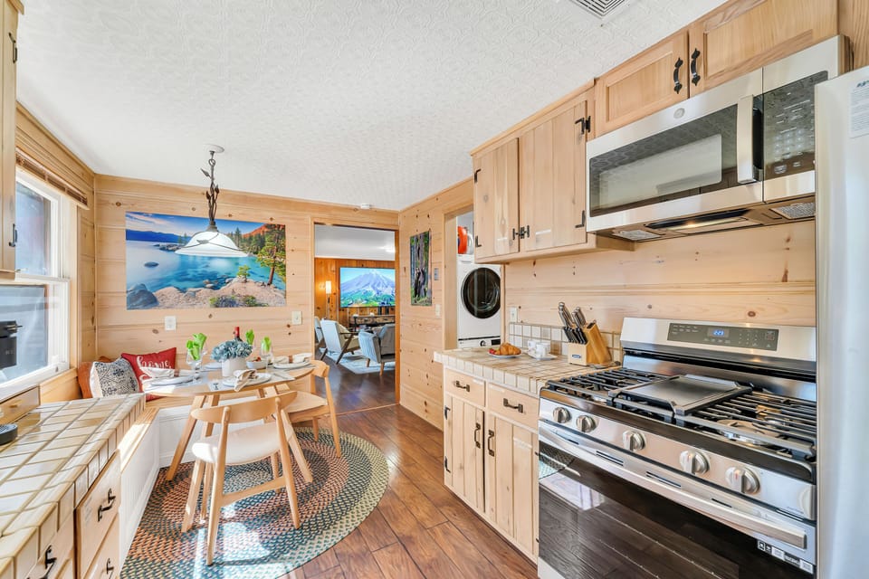 Additional view of the kitchen and breakfast nook. 