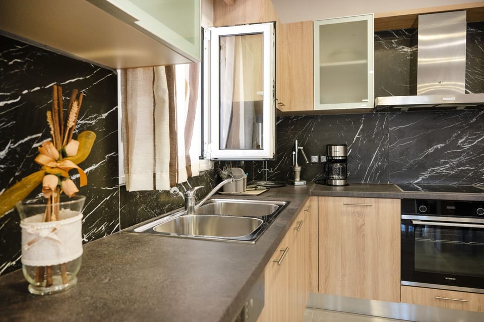 Fully furnished kitchen