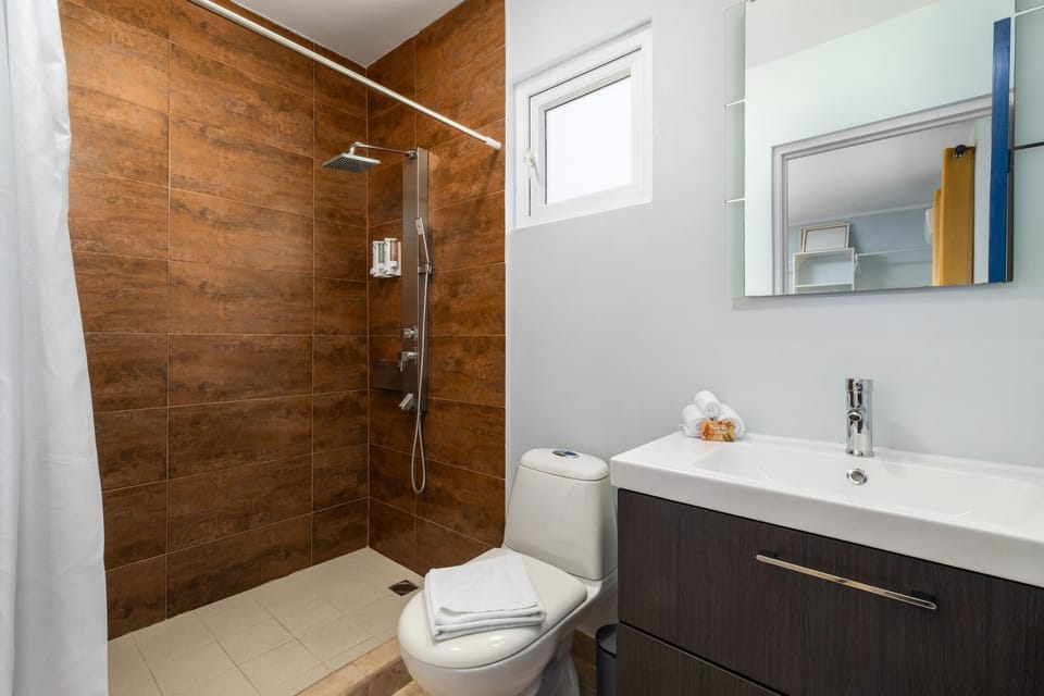 Tranquil 2BR2BA ~ Close to the Beach ~ Shared Pool (18302)