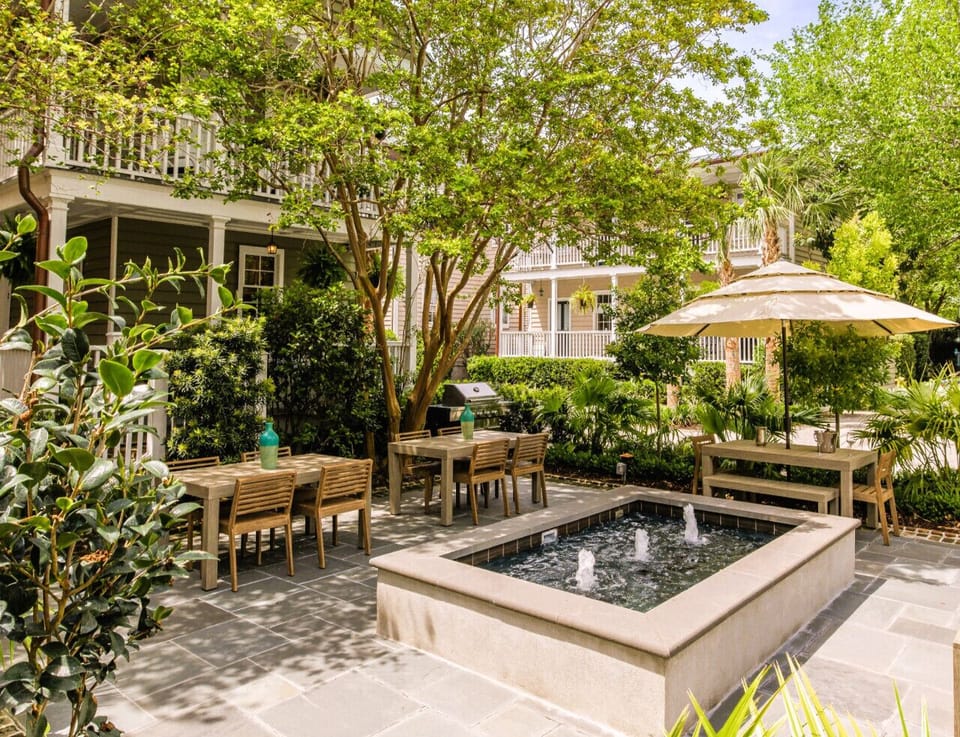 Fountains with Outdoor Seating