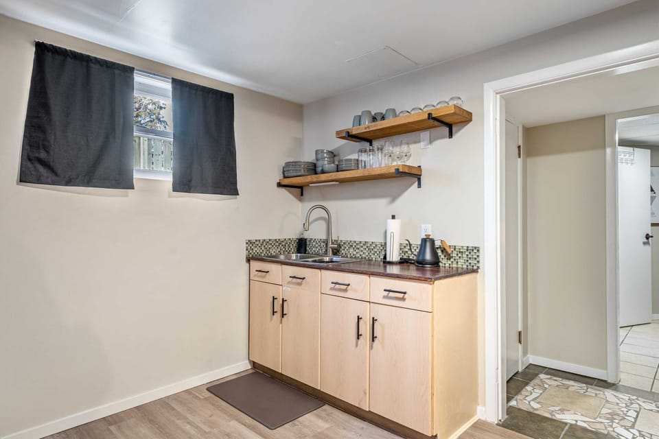 Kitchen .