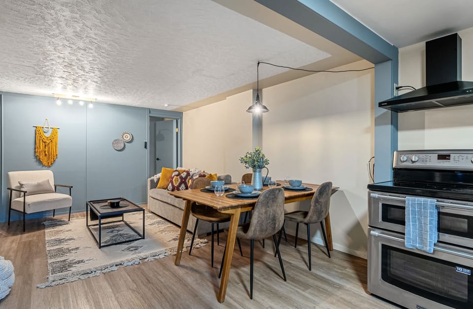 Dining area .