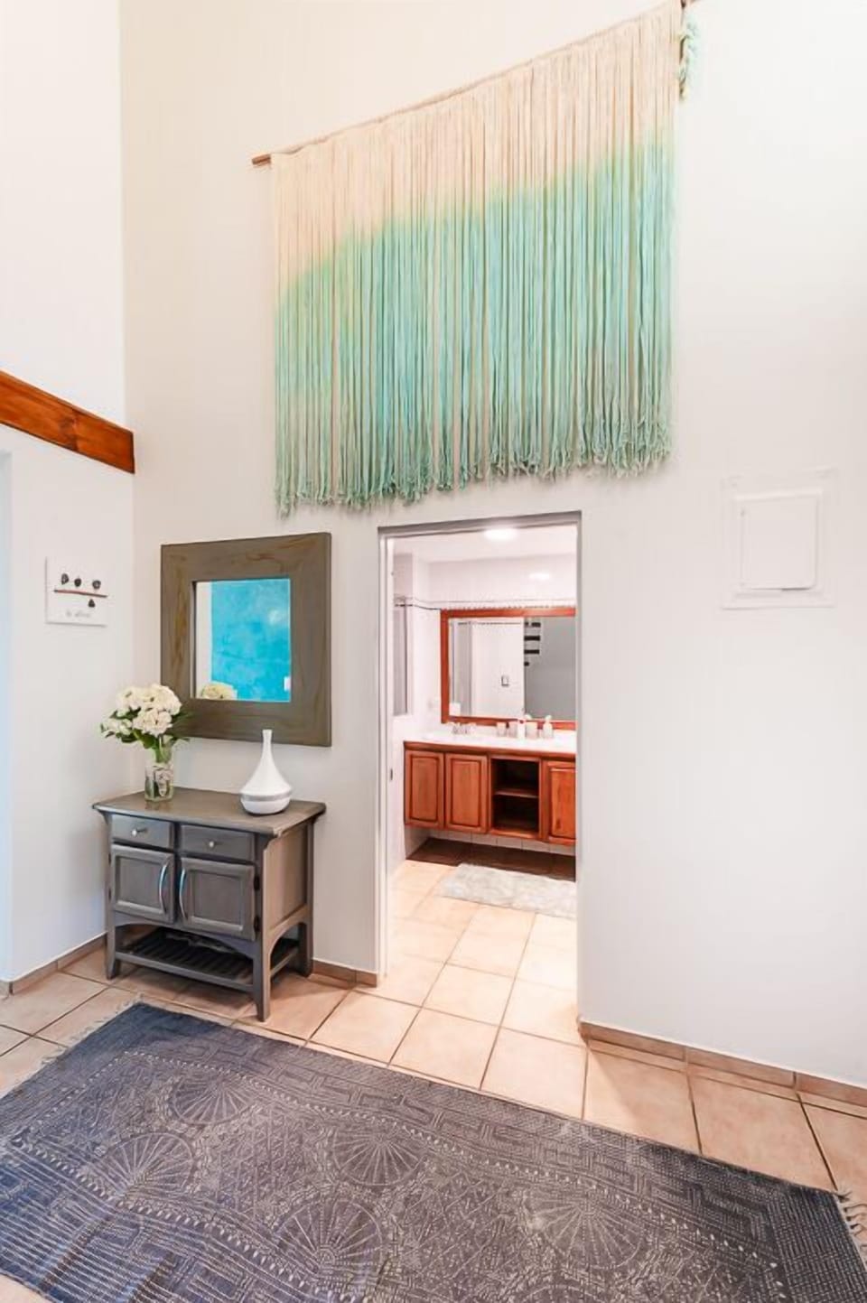 Add a touch of beach-style charm to your stay in this Tamarindo condo—every detail, including décor accents like this handle, reflects a relaxed coastal vibe perfect for your family vacation.