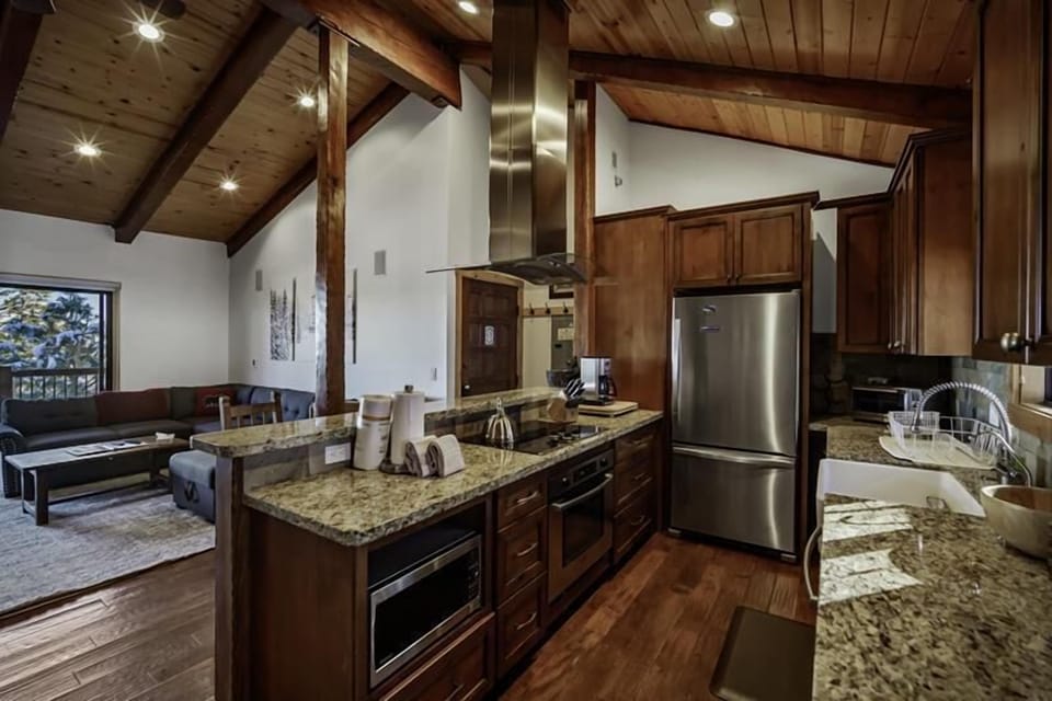 Great counter space, fully equipped kitchen