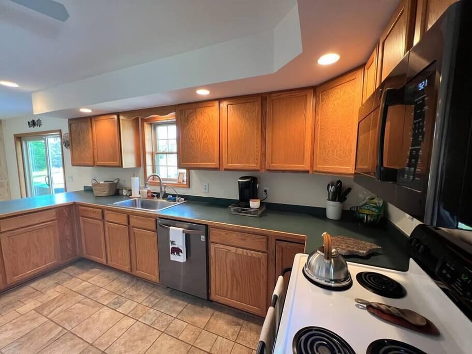 Completely stocked kitchen!
