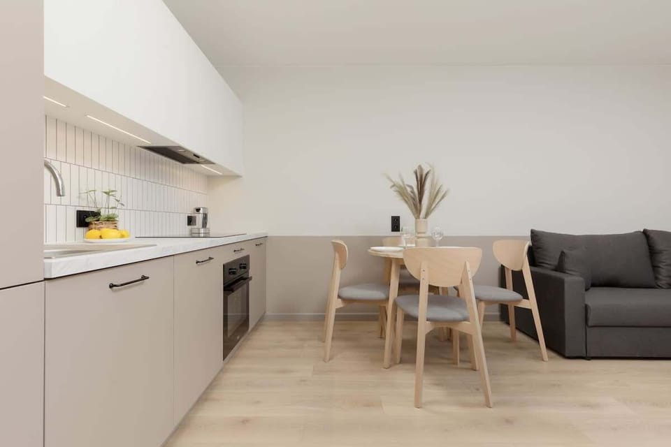 Fully equipped kitchenette.
