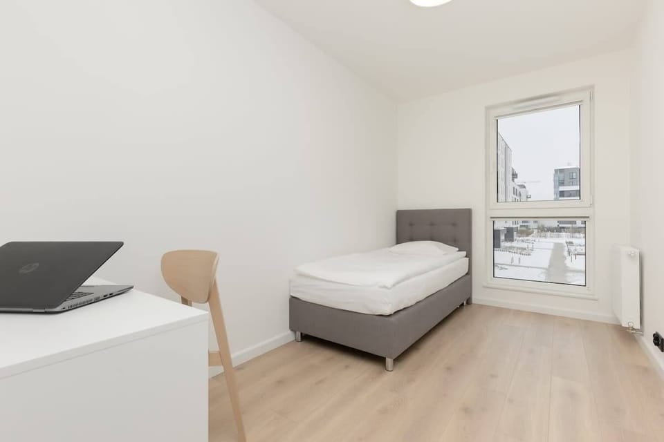 Bedroom with a single bed.