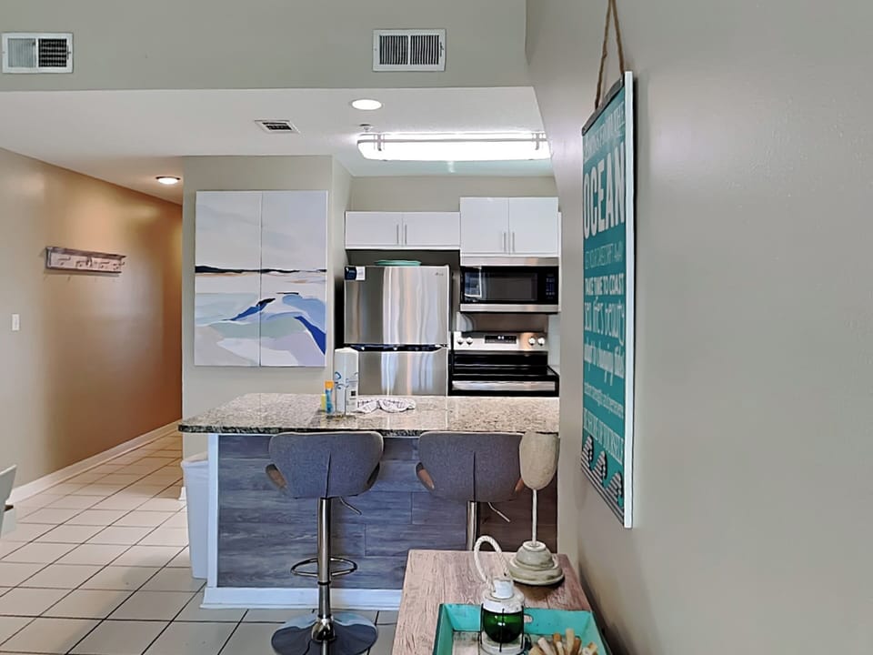 Kitchen - Breakfast Bar