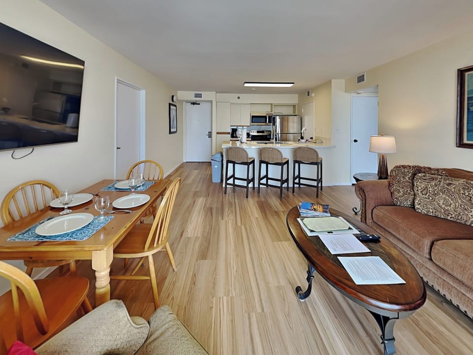 Living Room - Open Layout w/ Dining & Kitchen