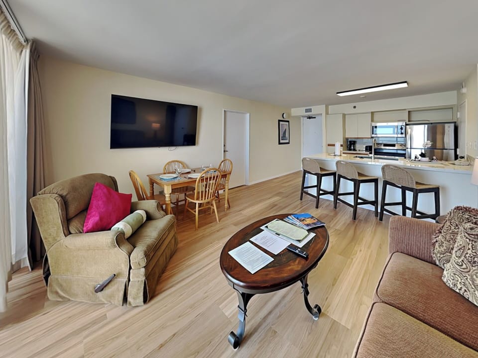 Living Room - Open Layout w/ Dining & Kitchen