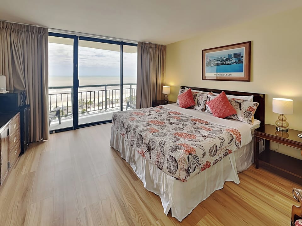 Studio - King Bed, Private Balcony, Gulf Views
