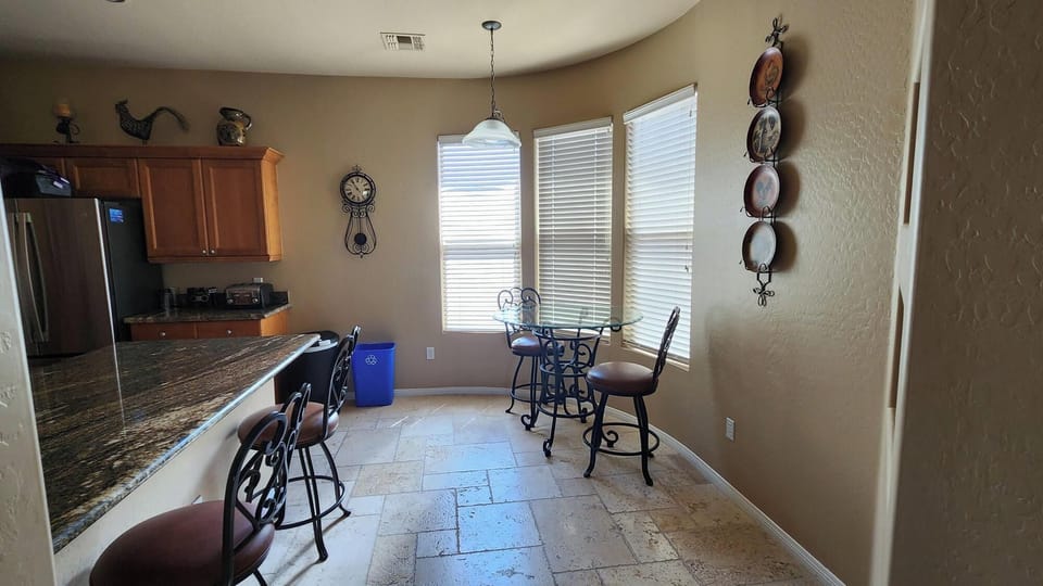 Dining & Kitchen