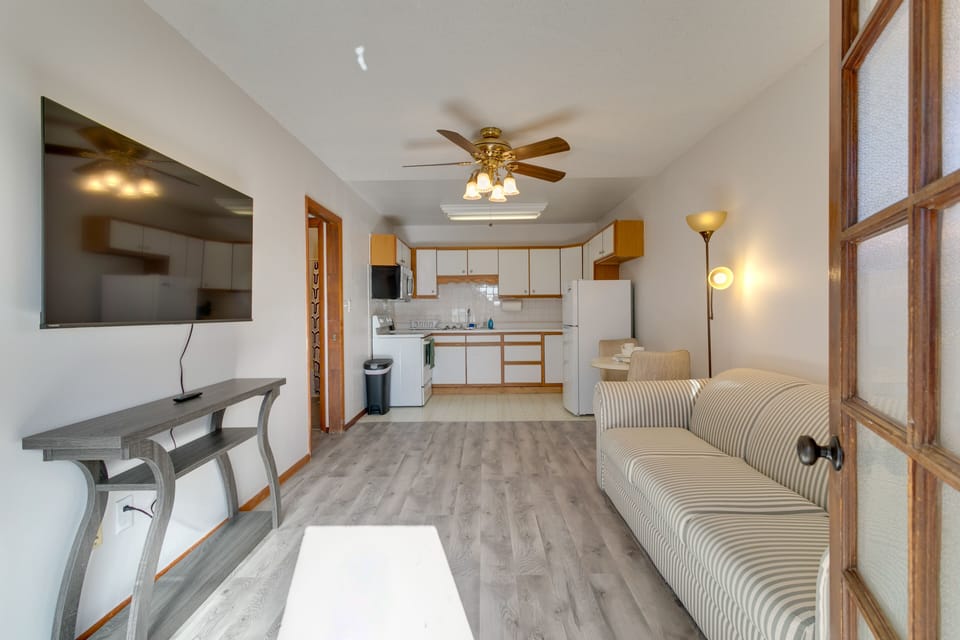 Living Area | Smart TV