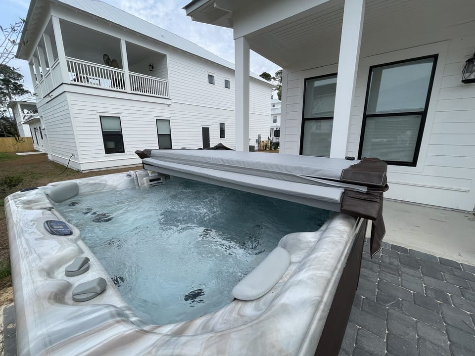 6 person hot tub