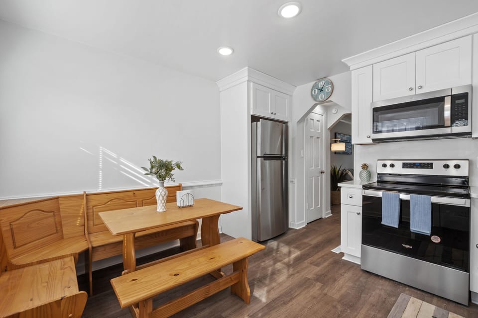 Updated kitchen w. soft close cabinets and quartz counter-tops!