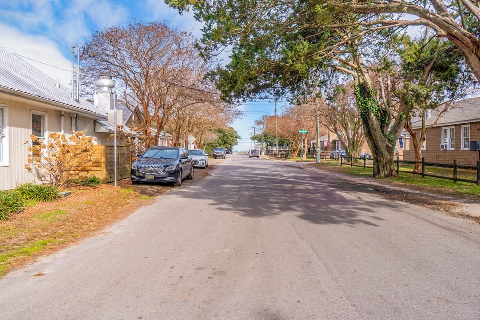 Short Distance to the beach access. 
