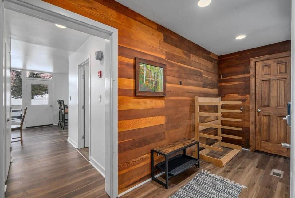 Entry Area: Convenient front room for coats and gear after the mountain.