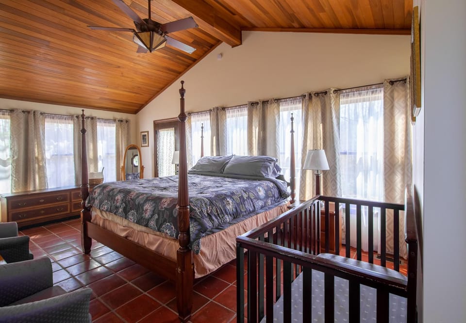 Master Bedroom #1, King, Private Bath