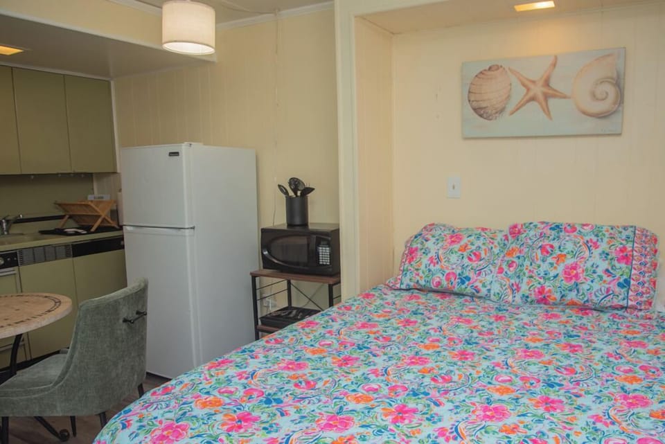 Comfy but cozy studio with murphy bed