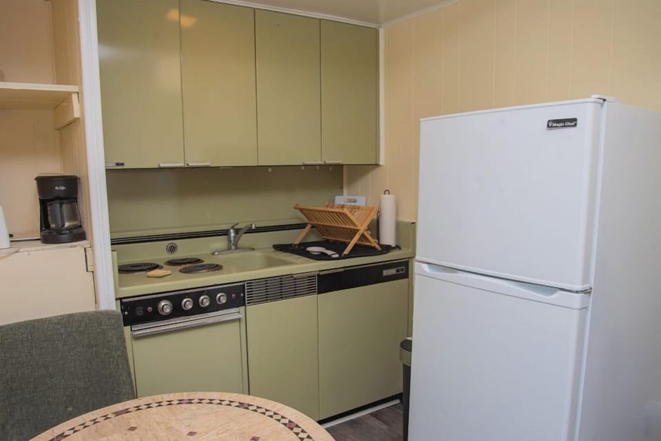 Kitchenette with dining table! 