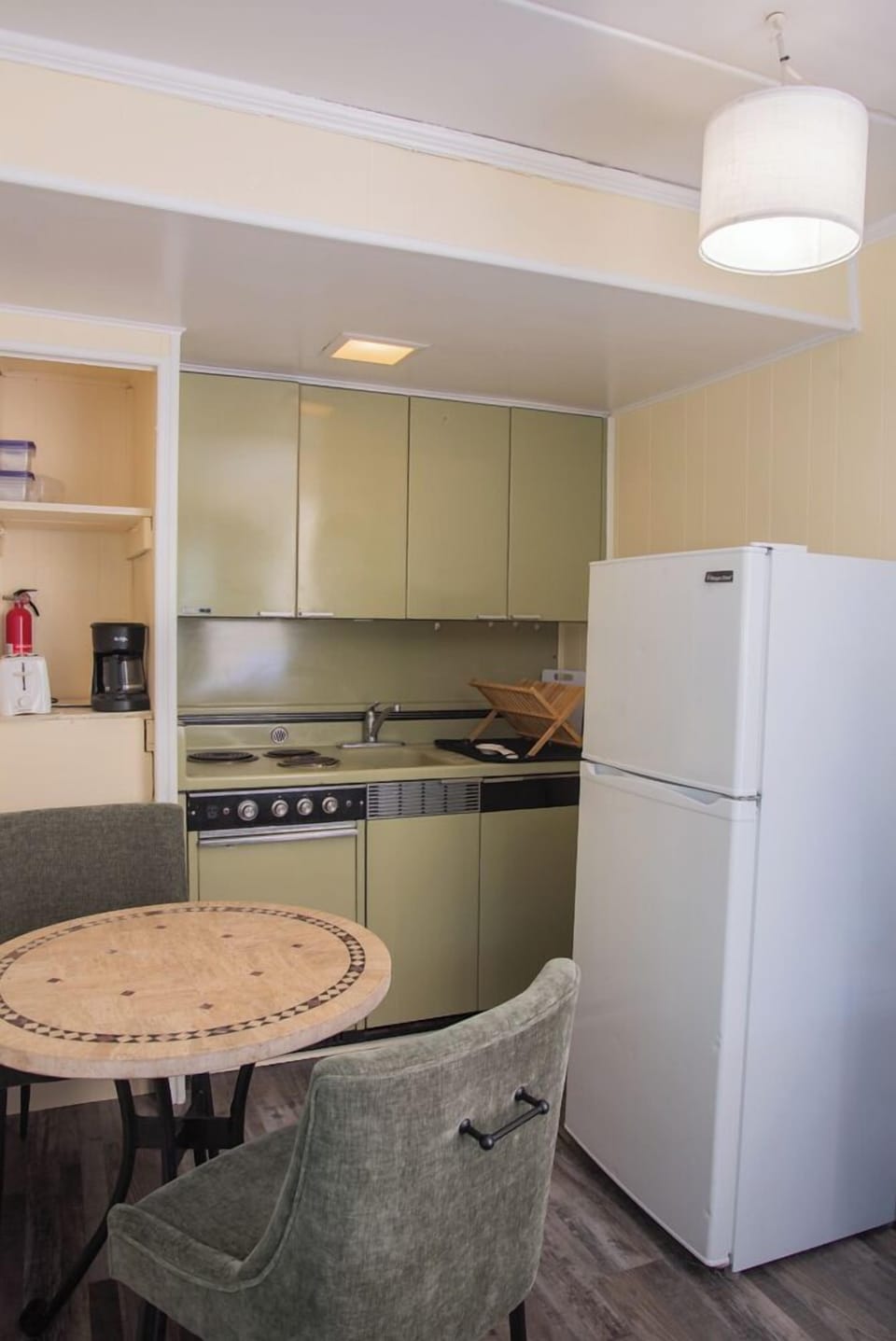 Kitchenette with dining table! 