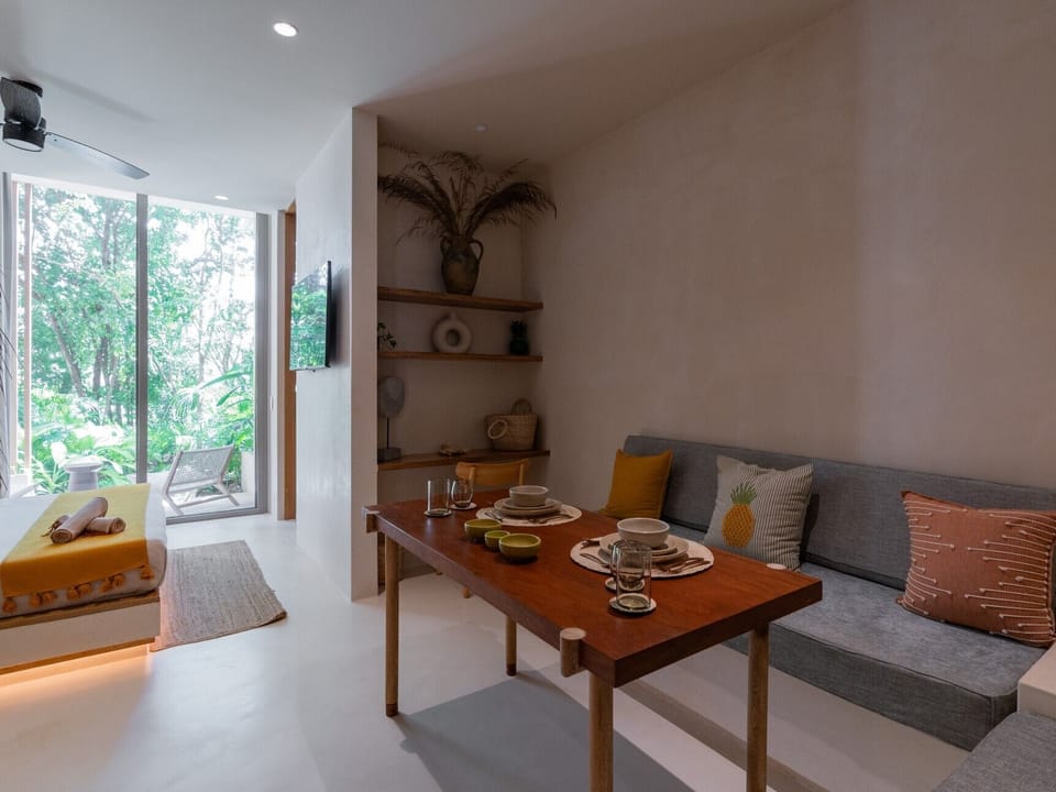Aflora - Pool View Loft