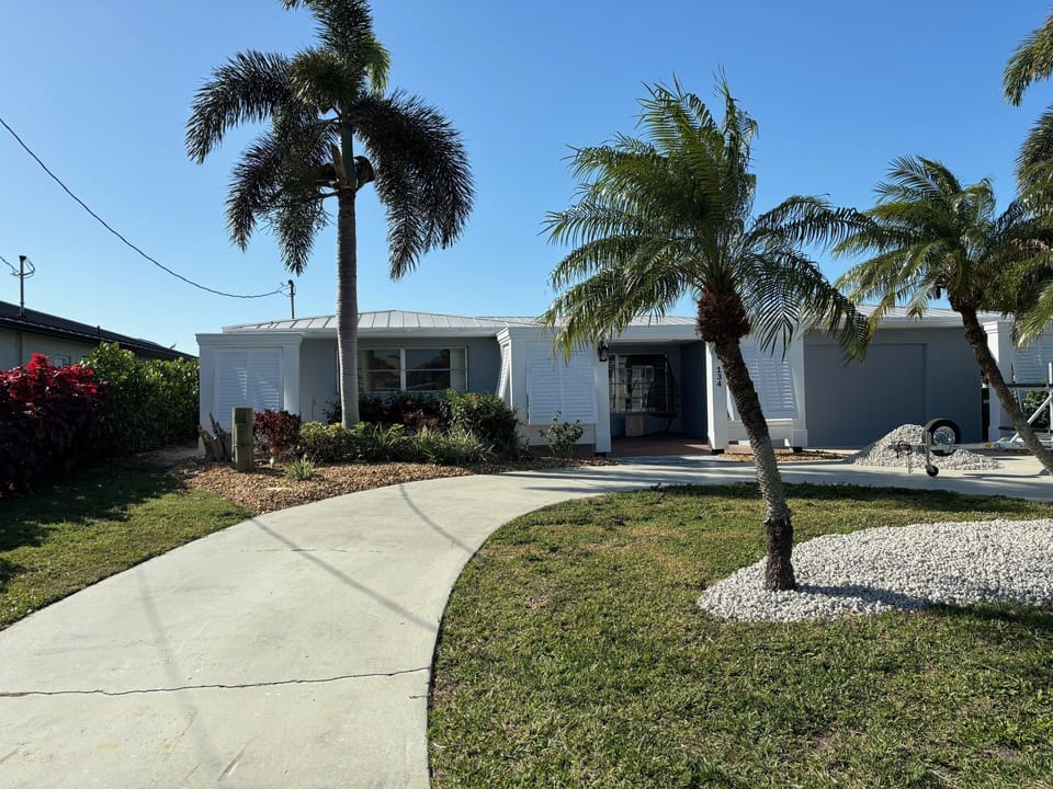 Easy in and out with the circle driveway.