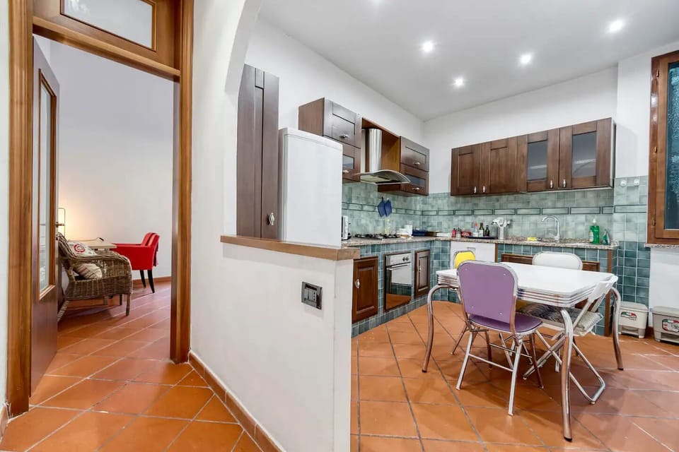 Spacious, fully furnished and equipped kitchen: microwave, coffee machine, etc. 