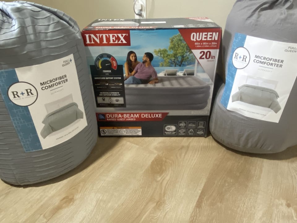 Extra bed and blankets