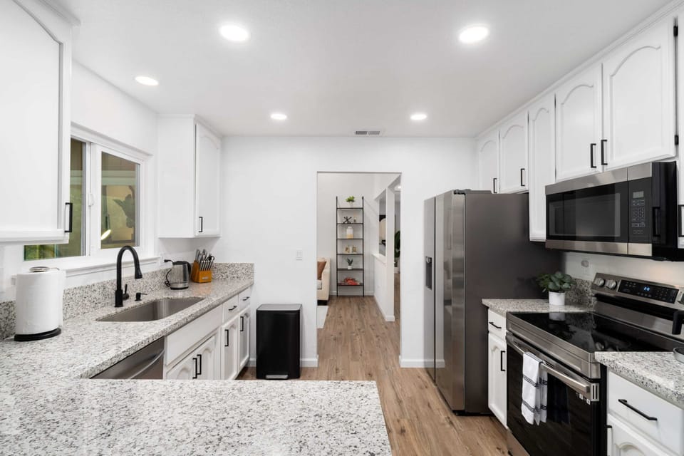 Fully stocked kitchen to bring your delicious recipes to life—complete with modern appliances.