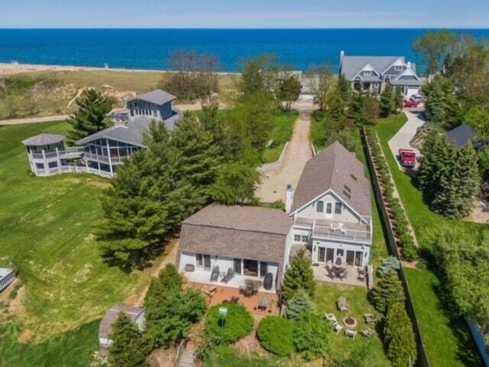 The Lighthouse is walkable to the private or public beach. You can also arrive in style to Lake Michigan by boating down the Galien River.