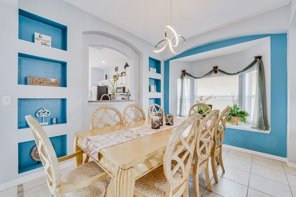 Dining Area | Dishware & Flatware Provided