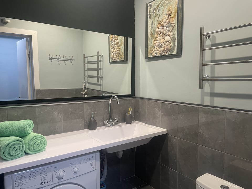 Washstand with large mirror
