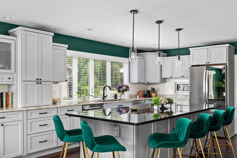 So much space to spread out while cooking or just making coffee. Or chat with everyone at the kitchen island while cooking.
