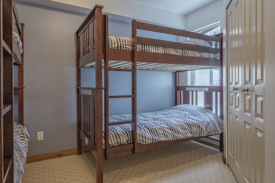 Bunk Room - 2 Single/Single Bunk Beds 