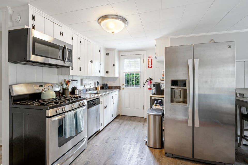 Your Dream Kitchen Awaits! From quick snacks to gourmet meals.