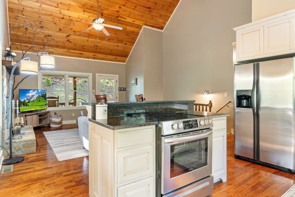 Full kitchen complete w/ fridge/ freezer, microwave, dishwasher, coffee & tea!