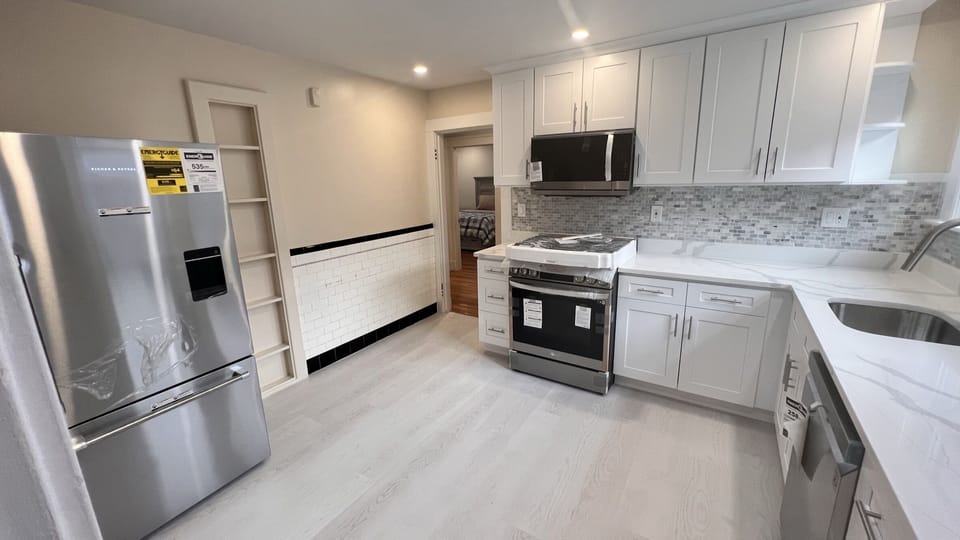 New appliances (2023), Large fridge/freezer, gas stove, dishwasher